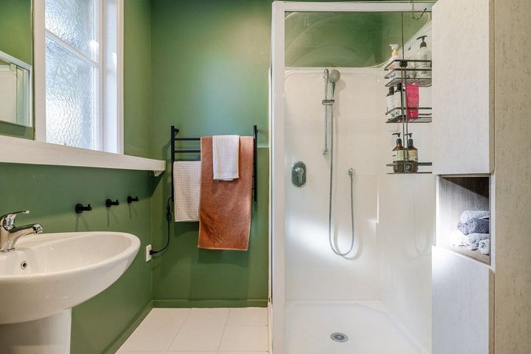 Photo of property in 8 Stoke Place, Awapuni, Palmerston North, 4412