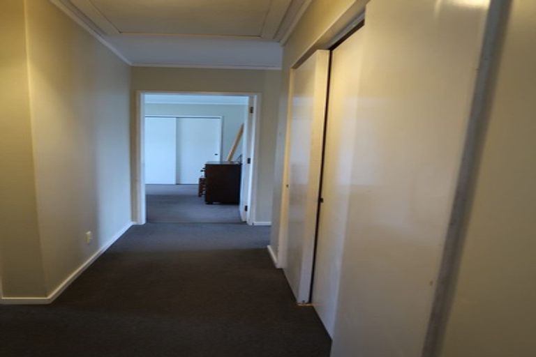 Photo of property in 142b Newlands Road, Newlands, Wellington, 6037