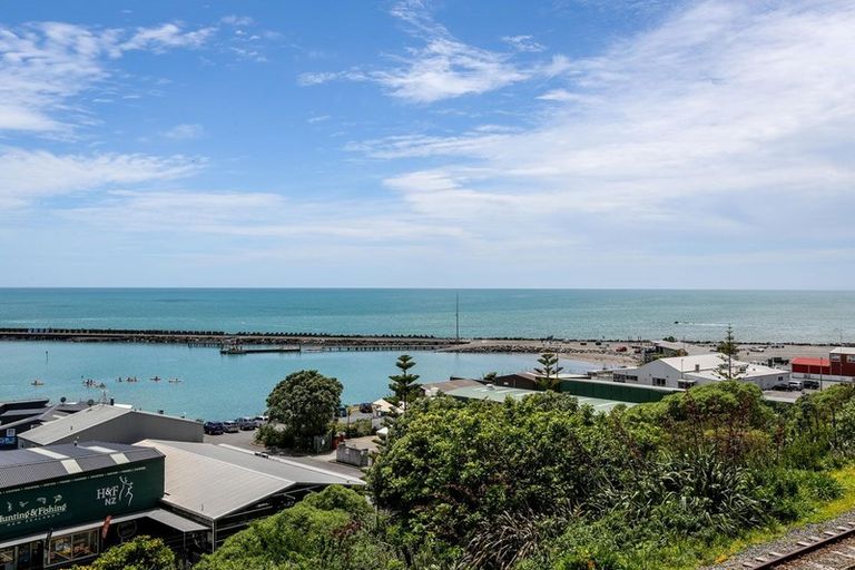 Photo of property in 26 Roy Terrace, Moturoa, New Plymouth, 4310
