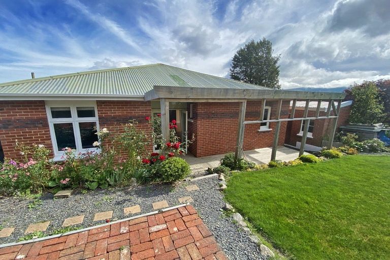 Photo of property in 34 Grandview Crescent, Opoho, Dunedin, 9010
