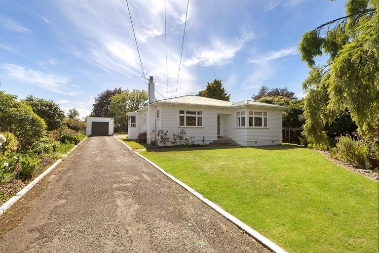 Photo of property in 19 Oxford Street, Martinborough, 5711