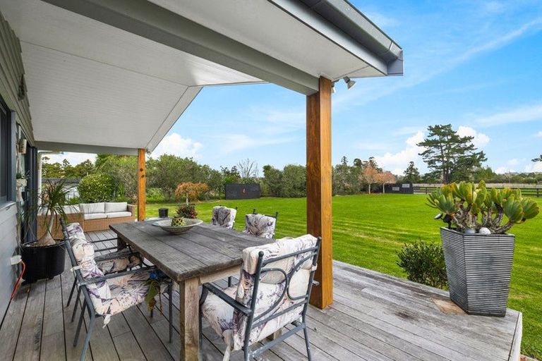 Photo of property in 124 Boord Crescent, Kumeu, 0891