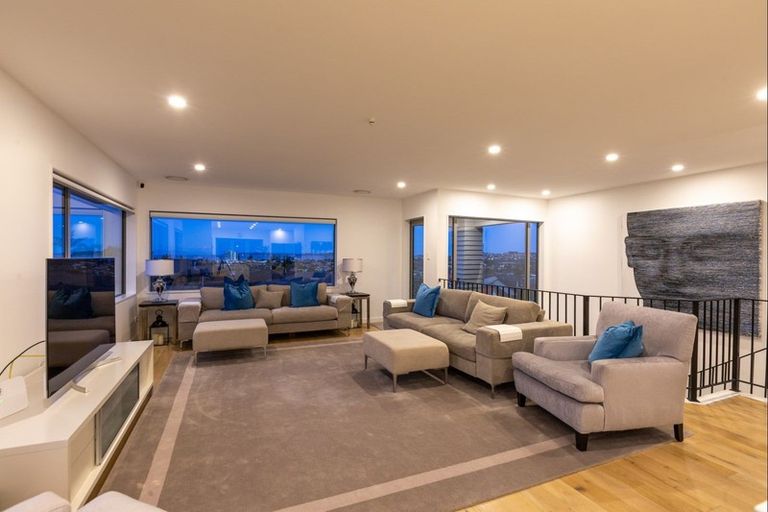 Photo of property in 96 Grovenor Drive, Orewa, 0931