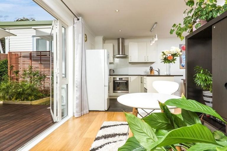 Photo of property in 2/25 Heathcote Road, Castor Bay, Auckland, 0620