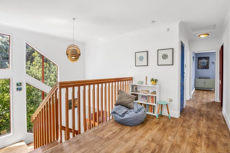 Photo of property in 61 Breaker Bay Road, Breaker Bay, Wellington, 6022