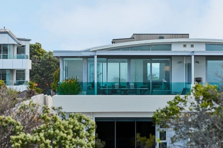 Photo of property in 135 Marine Parade, Mount Maunganui, 3116