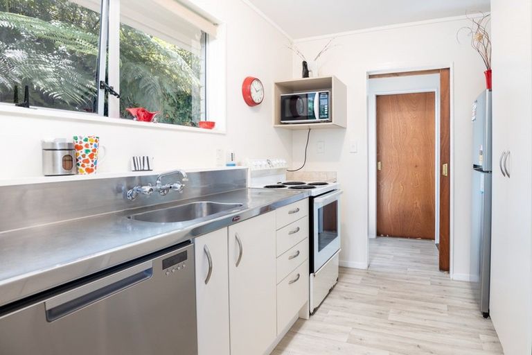 Photo of property in 2 Waterloo Place, Westown, New Plymouth, 4310
