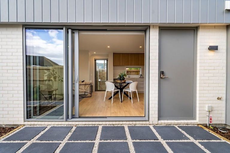 Photo of property in 31-33 Chapman Crescent, Naenae, Lower Hutt, 5011