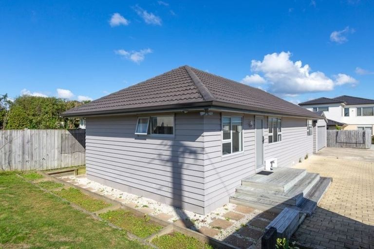 Photo of property in 16a Karamu Street, Te Atatu Peninsula, Auckland, 0610