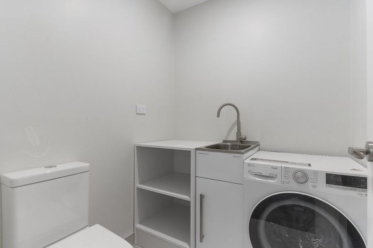 Photo of property in 41 Kingdale Road, Henderson, Auckland, 0610