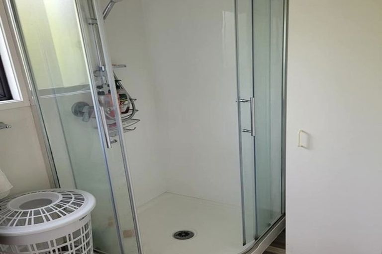 Photo of property in 1/100 Birkdale Road, Birkdale, Auckland, 0626