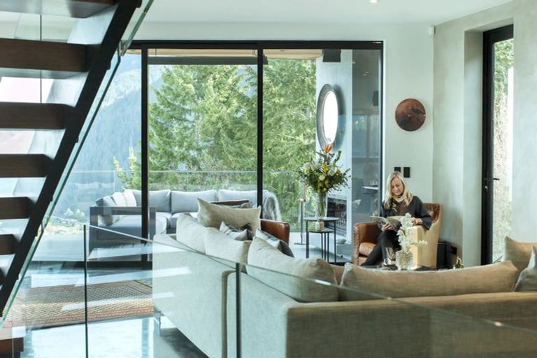 Photo of property in 29 Vancouver Drive, Queenstown, 9300