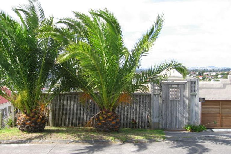 Photo of property in 125 Sunset Road, Totara Vale, Auckland, 0632
