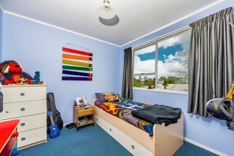 Photo of property in 21 Donovan Avenue, Massey, Auckland, 0614
