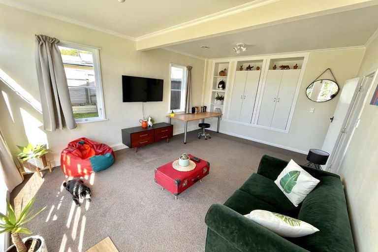 Photo of property in 7 Innes Way, Newlands, Wellington, 6037