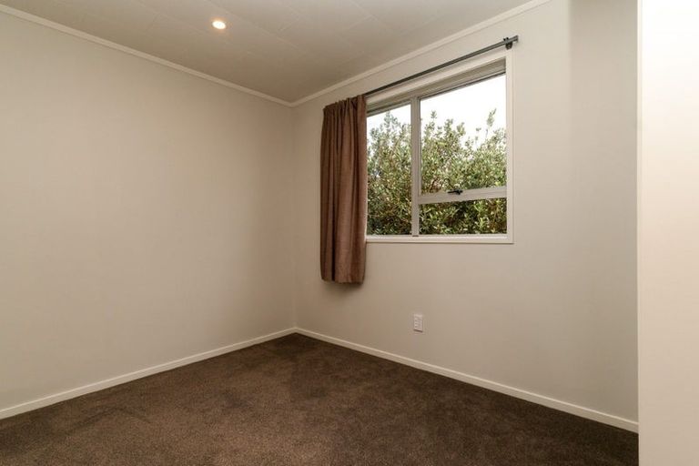 Photo of property in 64 Captain Scott Road, Glen Eden, Auckland, 0602