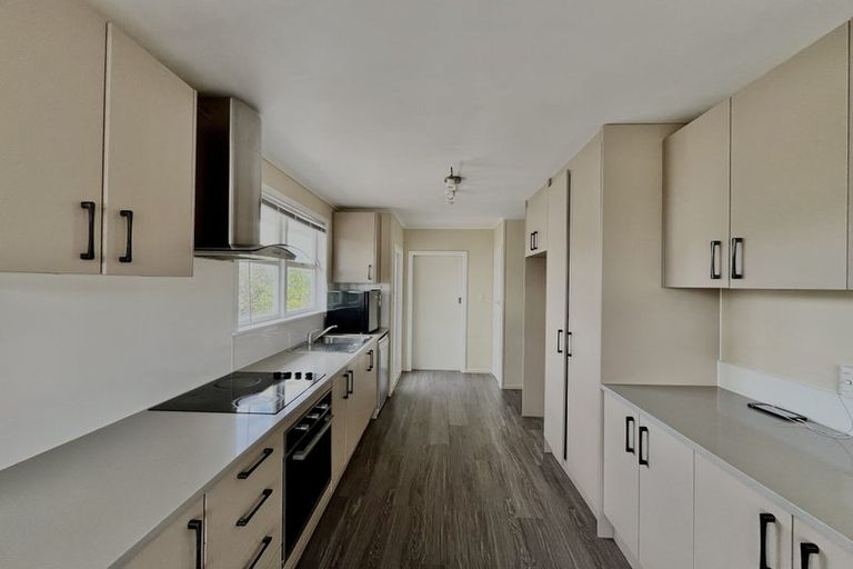 Photo of property in 1/6 Sunhaven Avenue, Glenfield, Auckland, 0629