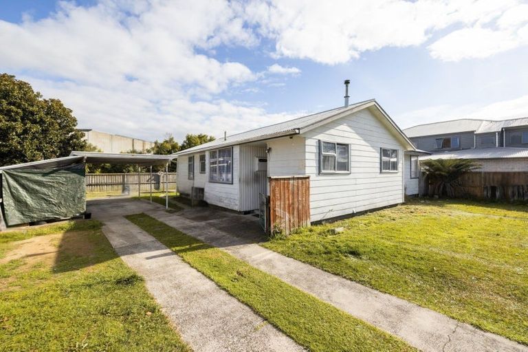 Photo of property in 63 Oakfield Crescent, Pukete, Hamilton, 3200