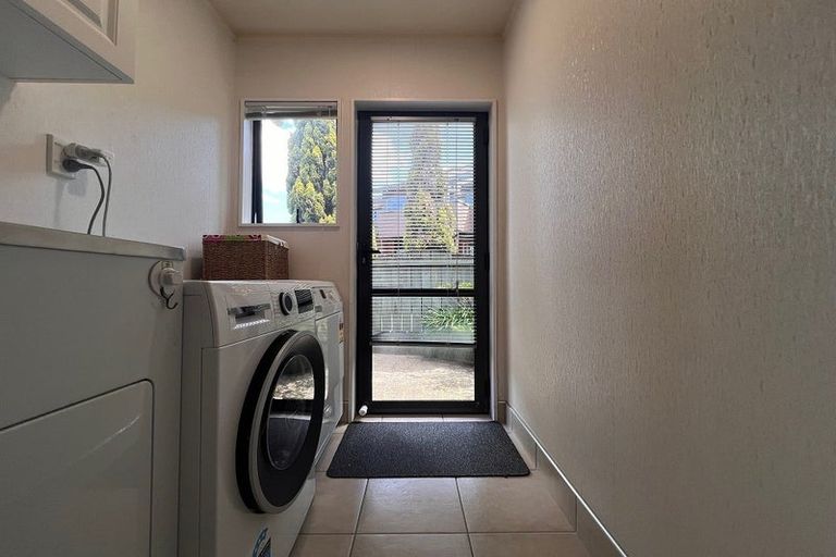 Photo of property in 3 Javelin Place, West Harbour, Auckland, 0618