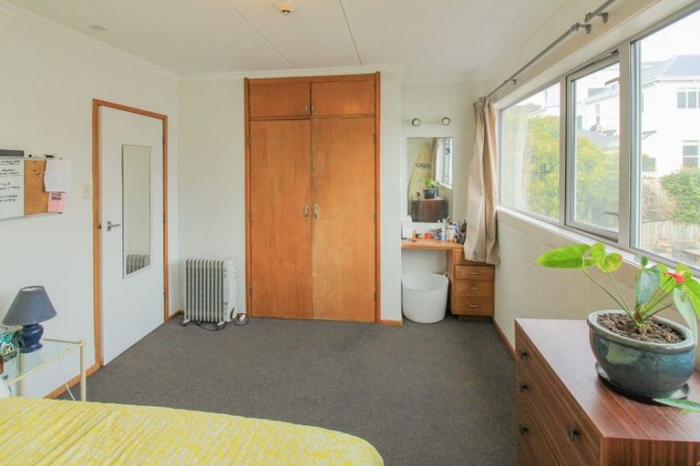 Photo of property in Victoria Court, 11/4u Queen Street, Mount Victoria, Wellington, 6011