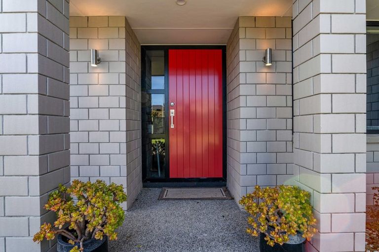 Photo of property in 2 Frederick Place, Whalers Gate, New Plymouth, 4310
