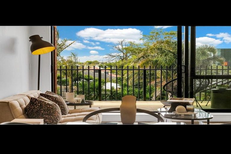 Photo of property in 3/500 Te Atatu Road, Te Atatu Peninsula, Auckland, 0610