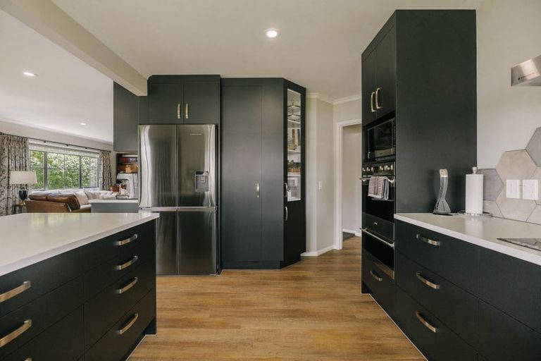 Photo of property in 20 Abby Road, Fitzherbert, Palmerston North, 4410