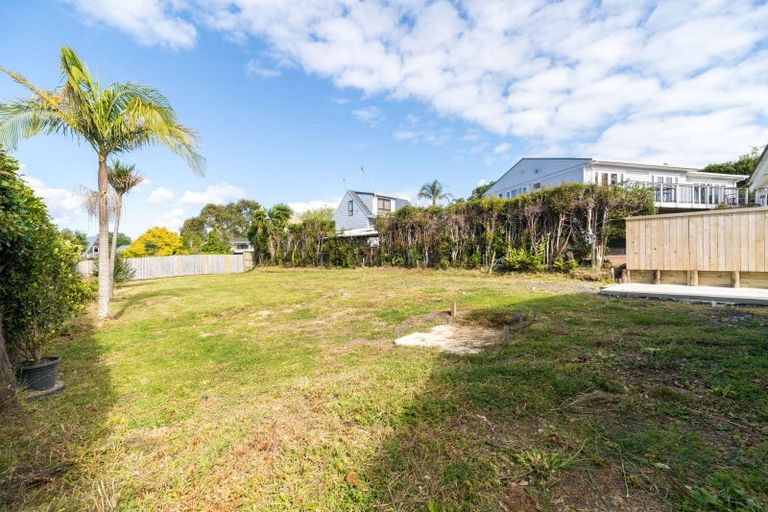 Photo of property in 75 Marine Parade, Mellons Bay, Auckland, 2014