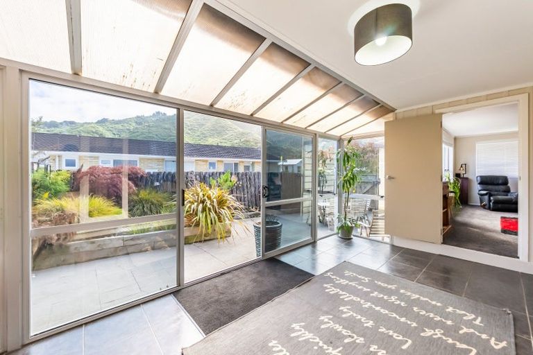 Photo of property in 19 Denver Grove, Totara Park, Upper Hutt, 5018