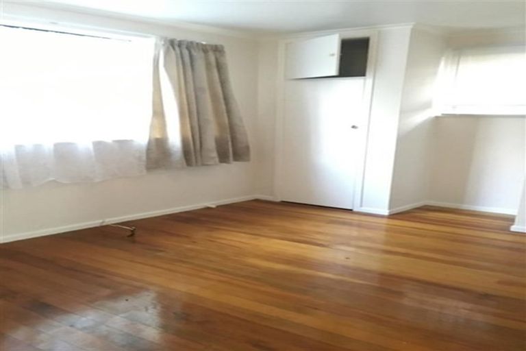 Photo of property in 26 Kingdale Road, Henderson, Auckland, 0610