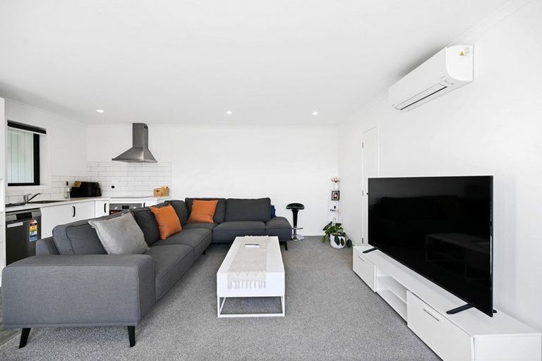 Photo of property in 1/2 Searancke Place, Fairfield, Hamilton, 3214
