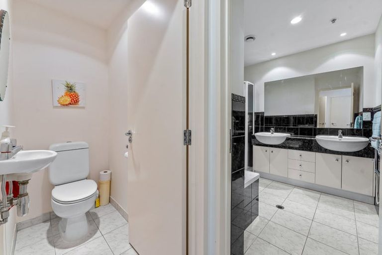 Photo of property in 4e/175 Hurstmere Road, Takapuna, Auckland, 0622