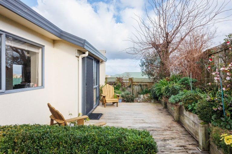 Photo of property in 6 Jordan Way, Kelvin Grove, Palmerston North, 4414