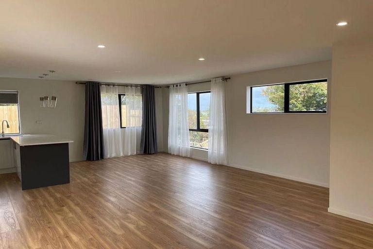 Photo of property in 98 Cardiff Road, Pakuranga, Auckland, 2010