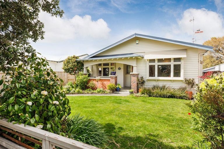 Photo of property in 15 Miro Street, Takaro, Palmerston North, 4410