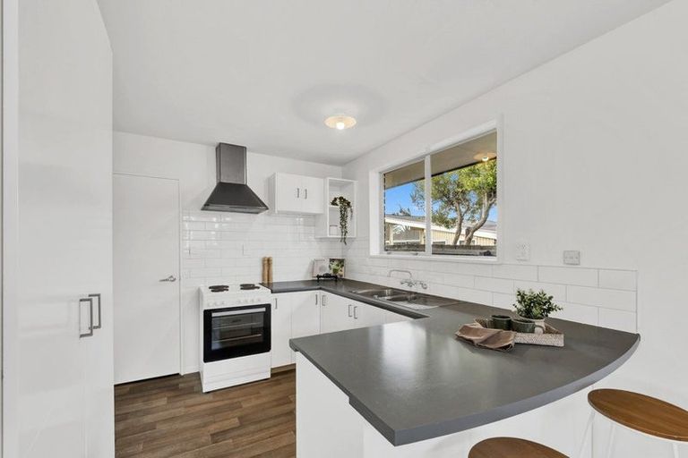 Photo of property in 2/166 Rocking Horse Road, Southshore, Christchurch, 8062