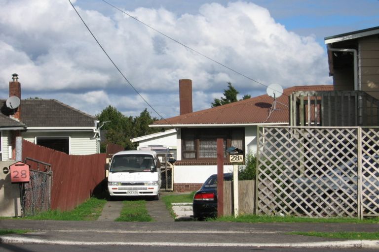 Photo of property in 28 Gloria Avenue, Te Atatu Peninsula, Auckland, 0610