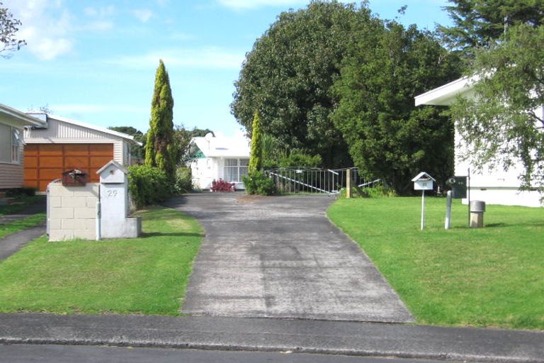 Photo of property in 27 Clinton Avenue, Te Atatu Peninsula, Auckland, 0610