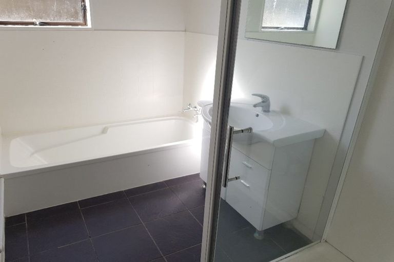 Photo of property in 1/85 Luanda Drive, Ranui, Auckland, 0612