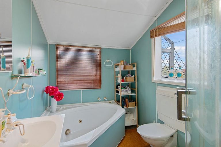 Photo of property in 167 Memorial Avenue, Burnside, Christchurch, 8053