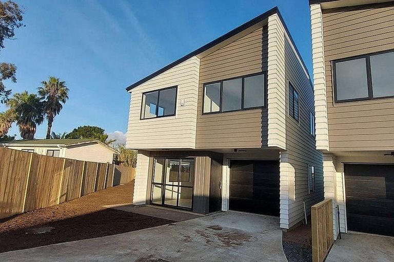 Photo of property in 29a Mackenzie Street, Te Atatu South, Auckland, 0610