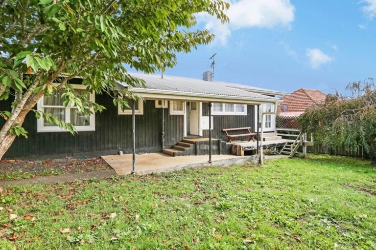 Photo of property in 1 Booth Crescent, Tuakau, 2121