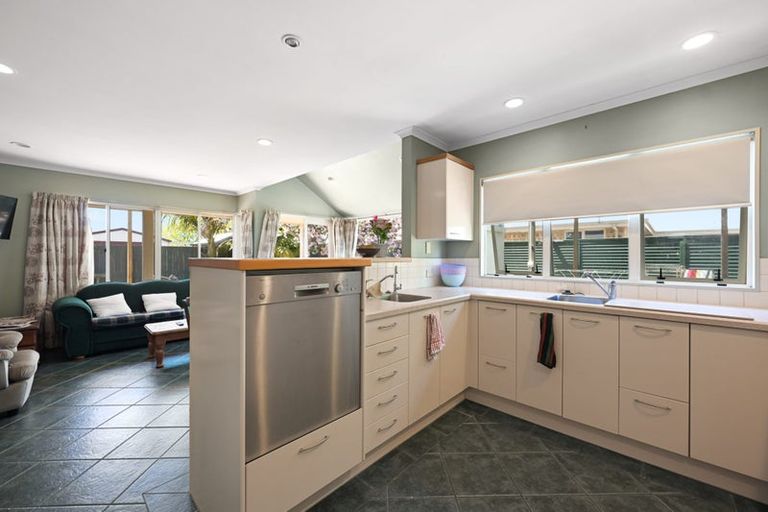 Photo of property in 12 Dover Road, St Andrews, Hamilton, 3200