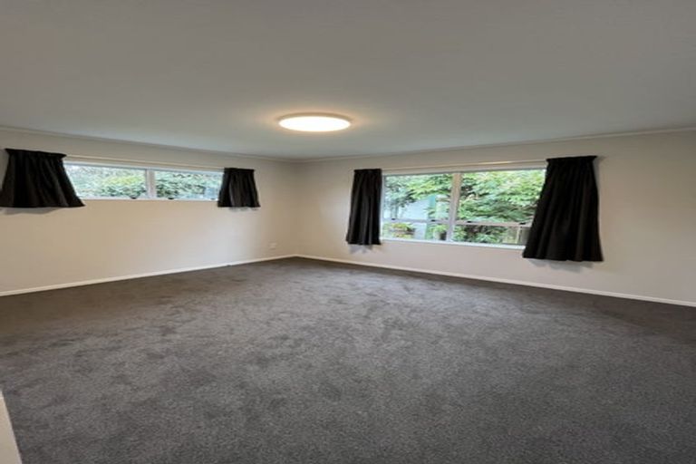 Photo of property in 33 Woolwich Close, Whitby, Porirua, 5024