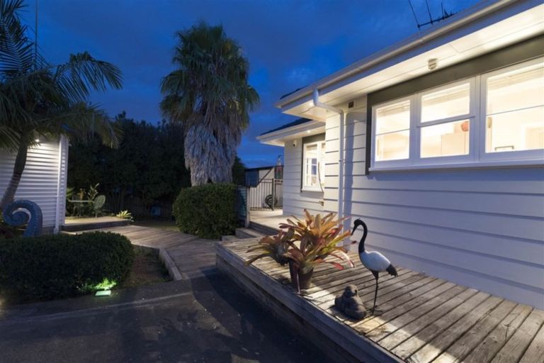 Photo of property in 57 Nui Mana Place, Te Atatu South, Auckland, 0610