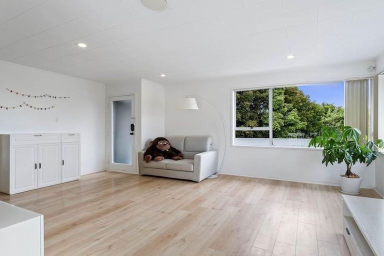 Photo of property in 8 Skyla Place, Massey, Auckland, 0614