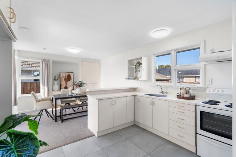 Photo of property in 53 Greendale Avenue, Avonhead, Christchurch, 8042