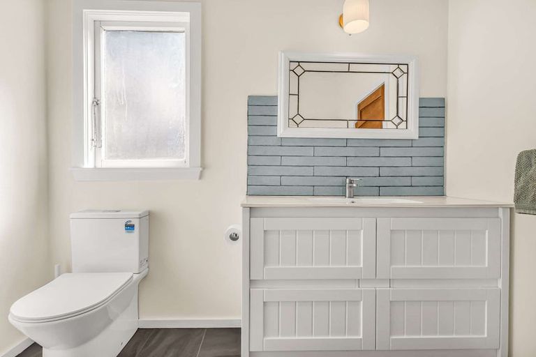 Photo of property in 32 Coote Road, Bluff Hill, Napier, 4110