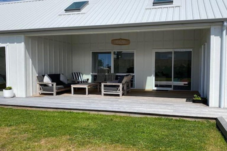 Photo of property in 4 Maeha Drive, Matakana, 0985