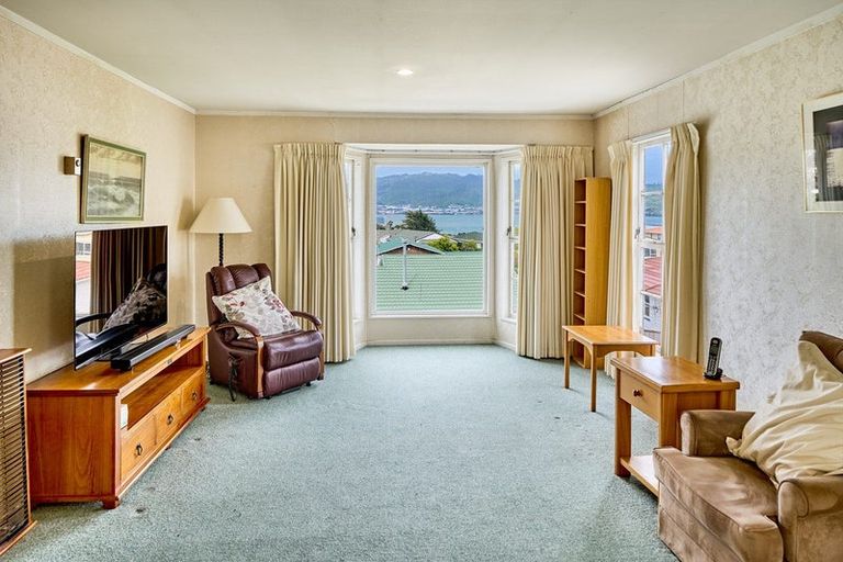Photo of property in 17 Annan Grove, Papakowhai, Porirua, 5024